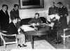 Berlīnē 1939.gada 7.jūnijā Latvijas, Vācijas un Igaunijas ārlietu ministri paraksta sagatavotos starpvalstu līgumus par savstarpējo neuzbrukšanu. No Latvijas puses līgumu paraksta ārlietu ministrs Vilhelms Munters, no Vācijas puses fon Rībentrops.